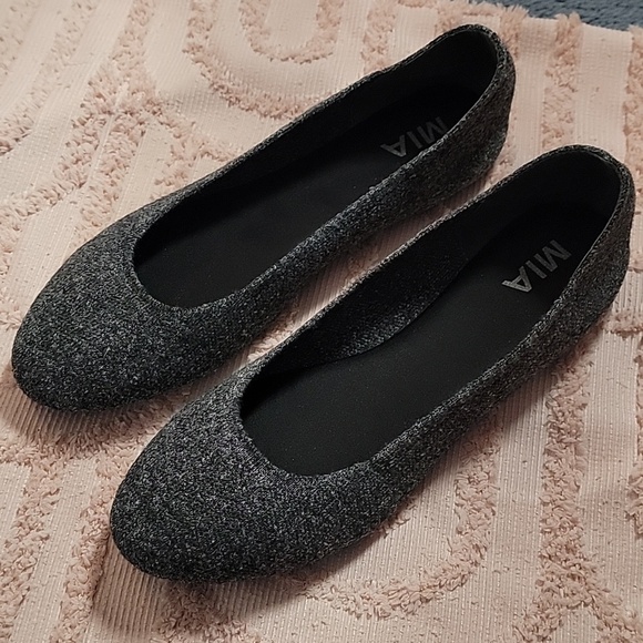 MIA Shoes - MIA shoes for women. Flats, gray, size 9.5. NWOT.